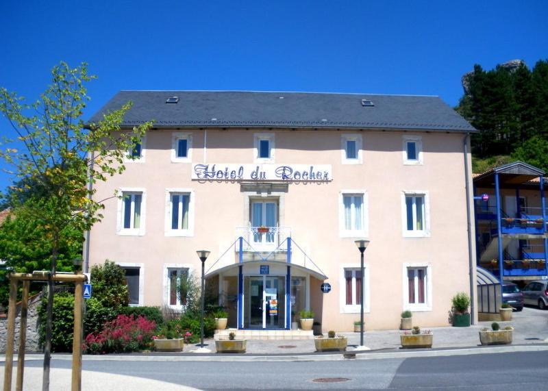 Hotel Du Rocher Le Caylar Exterior photo